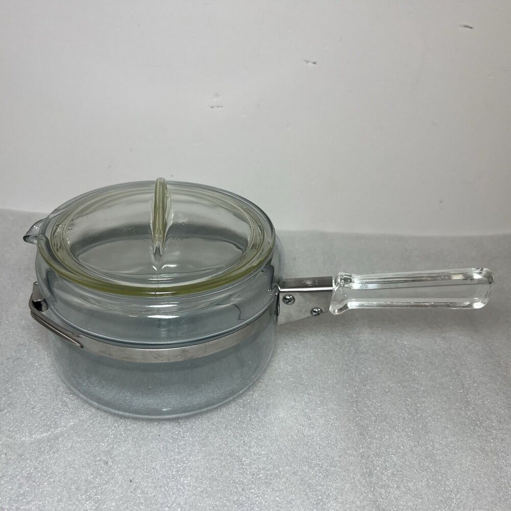 Vintage Pyrex 6322-B Flame Ware Glass Pan With Pour Spout  & Lid 1 Quart